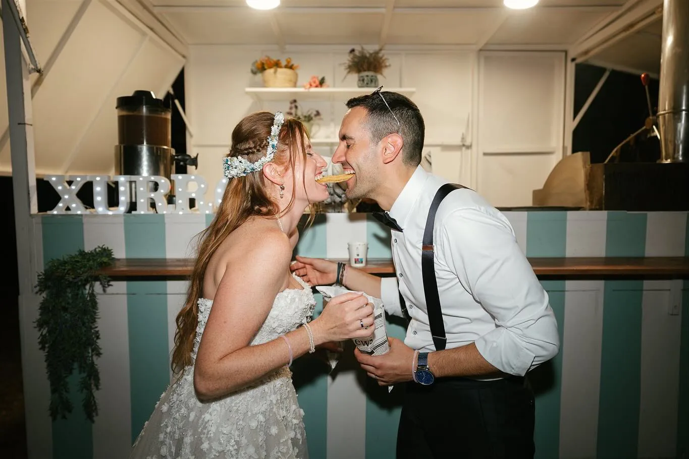 Recena de churros con chocolate en boda